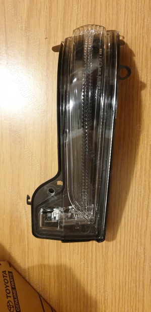 Semnal oglinda toyota hilux 2022 - imagine 4