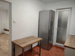 Apartament cu 3 camere, semidecomandat, situat in zona Sagului. - imagine 8