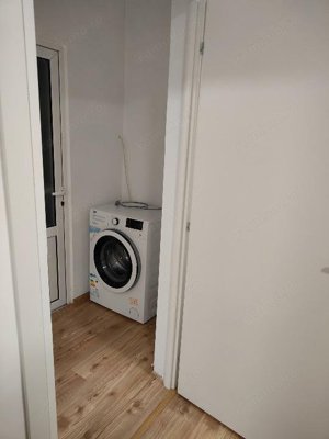 Apartament cu 3 camere, semidecomandat, situat in zona Sagului. - imagine 6