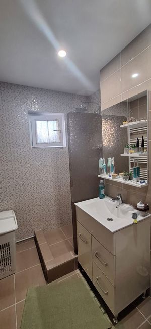 Apartament 3 camere cu o super pozitie in zona Soarelui - imagine 12