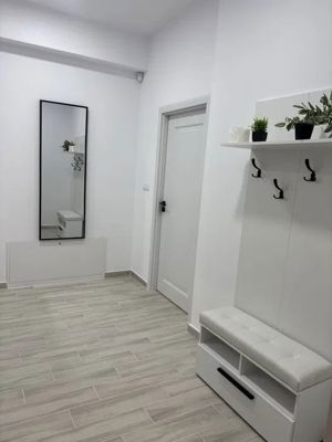 Central - Inchiriere apartament 3 camere - Str. Revolutiei - imagine 5