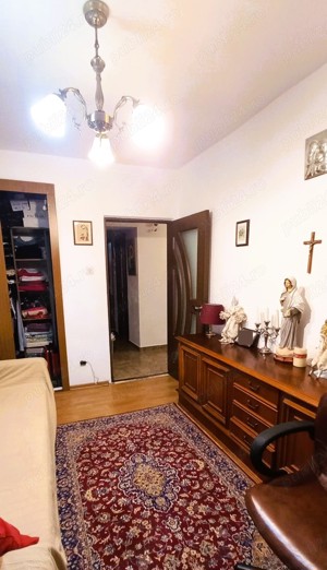 Vand apartament 3 camere Broșteni 112000E - imagine 5