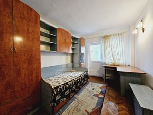 Apartament cu 3 camere decomandate, Cetate - imagine 6