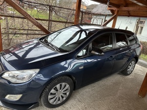Opel Astra J SportTourer - imagine 3