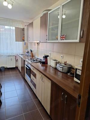 Apartament cu 3 camere, decomandat, in zona linistita