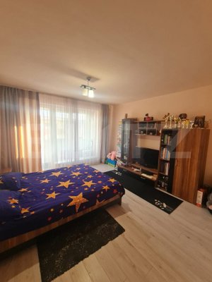 Apartament semidecomandat, 3 camere, parcare inclusa, zona centrala - imagine 3