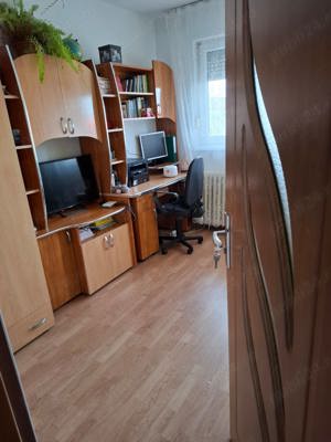 Apartament cu 3 camere de vânzare