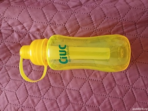 Vand sticla de plastic noua cu recipient interior pentru gheata 