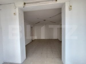 Apartament de vanzare cu 2 camere in Cugir, pretabil si pentru spatiu comercial.