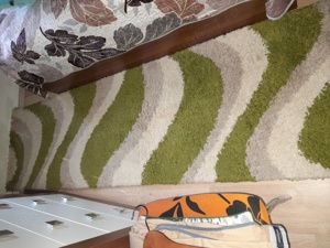 Covoare de culoare verde cu alb