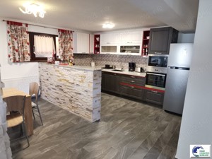 Vanzare o casa speciala in Busteni,langa partie - imagine 8