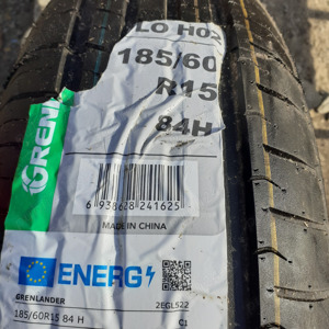 Vând două cauciucuri noi de vară.  