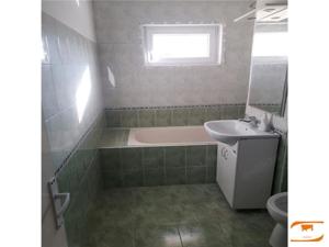 Apartament 3 camere U.M.T.-Padurea Verde , 2 bai, 2 balcoane - imagine 12