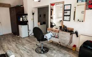 Post de coafor   frizerie   barber