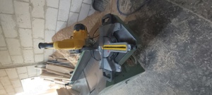Vând circular dewalt de tăiat și ușa de frasin! 
