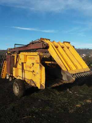 Remorca de furajat sau administrat paie