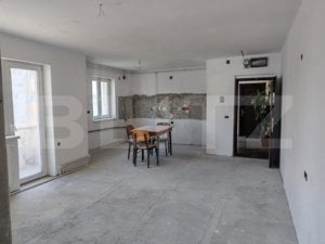 Apartament de vanzare, cu 4 camere, 85 mp, zona centrala - imagine 2