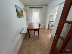 Apartament 2 camere, zona ultracentrala , etaj 4 cu acoperis refacut - imagine 7