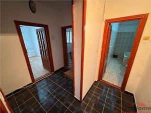 Apartament 2 camere, zona ultracentrala , etaj 4 cu acoperis refacut - imagine 13