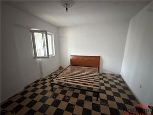 Apartament 2 camere, zona ultracentrala , etaj 4 cu acoperis refacut - imagine 4