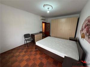 Apartament 2 camere, zona ultracentrala , etaj 4 cu acoperis refacut - imagine 3