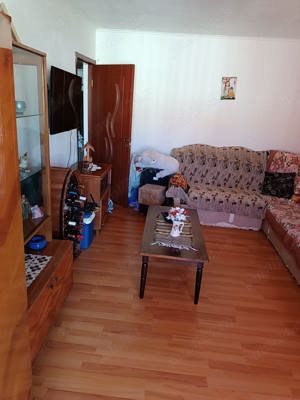 Vând apartament cu 3camere+garaj - imagine 8