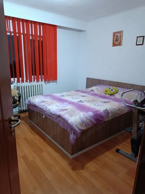 Vând apartament cu 3camere+garaj - imagine 3