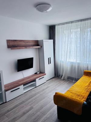 Inchiriem apartament cu 2 camere Micro 19 parter cu gradina( Neacsu), pret 1500 lei - imagine 2