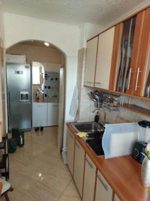 Apartament 3 camere, decomandat, renovat, centrala proprie, 2 minute metrou - imagine 3