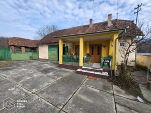 Casa cu doua corpuri de cladire si anexe, teren 1350 mp, Savarsin - imagine 2