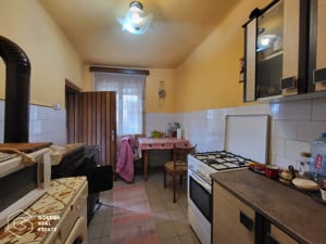 Casa cu doua corpuri de cladire si anexe, teren 1350 mp, Savarsin - imagine 10