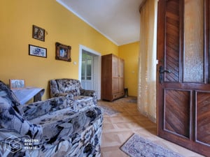 Casa cu doua corpuri de cladire si anexe, teren 1350 mp, Savarsin - imagine 4