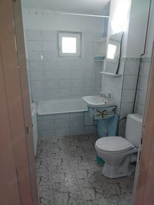 De vanzare apartament 2 camere, micro 11, zona linistita - imagine 8