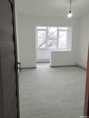 Vând apartament 3 camere decomandate,69 m, etaj 2  - imagine 1