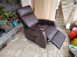 Fotoliu electric pentru persoane cu dizabilitati