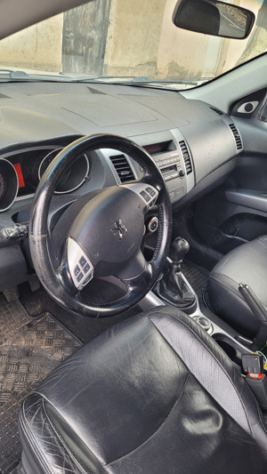 Peugeot 4007 4x4 7 locuri - imagine 4