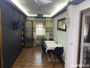 Inchiriez apartament cu 3 camere zina Piata Moldovei