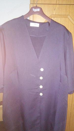 Vand rochii si costume