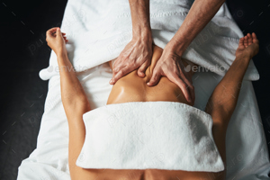 Masaj de relaxare la 4 maini