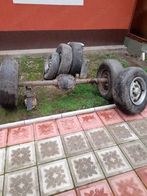 Axă autoutilitara cu 3 jante