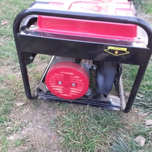 Vând un generator pe benzină. Luat de nou. - imagine 2