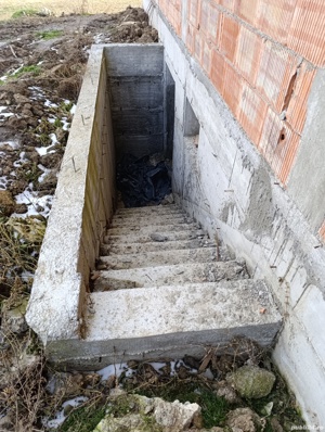 Casa la rosu, Tupilati  - imagine 14