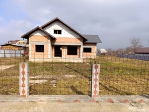 Casa la rosu, Tupilati  - imagine 6