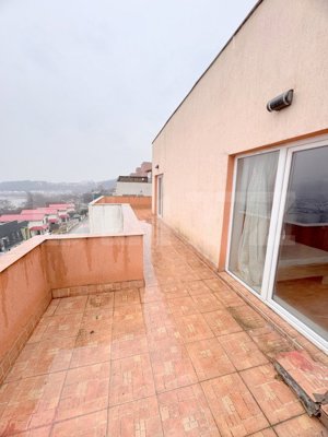 Apartament 3 camere, 63 mp, terasa de 104 mp, zona Vivo - imagine 8