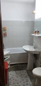 PROPRIETAR, vand apartament cu 3 camere in Scornicesti, Olt - imagine 7