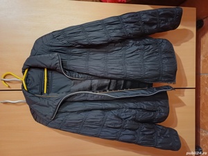 Vand geaca neagra în stare impecabila, XL.