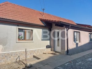 Casa individuala 2 camere 58 mpu curte si gradina 332 mp Cisnadie