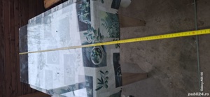 Paravan pentru dus   sticla transparenta iar unul este din sticla alba