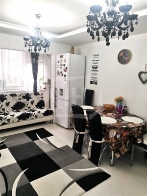 Apartament cu 2 decomandat, parcare, zona Primariei