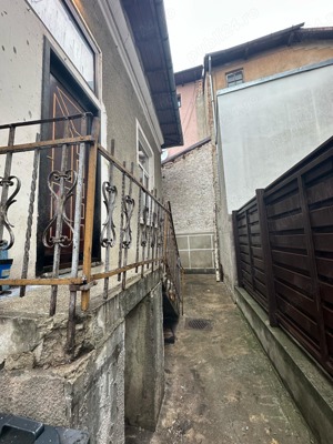 Închiriere  casa cu 5 camere calea moșilor intrarea Domnești 